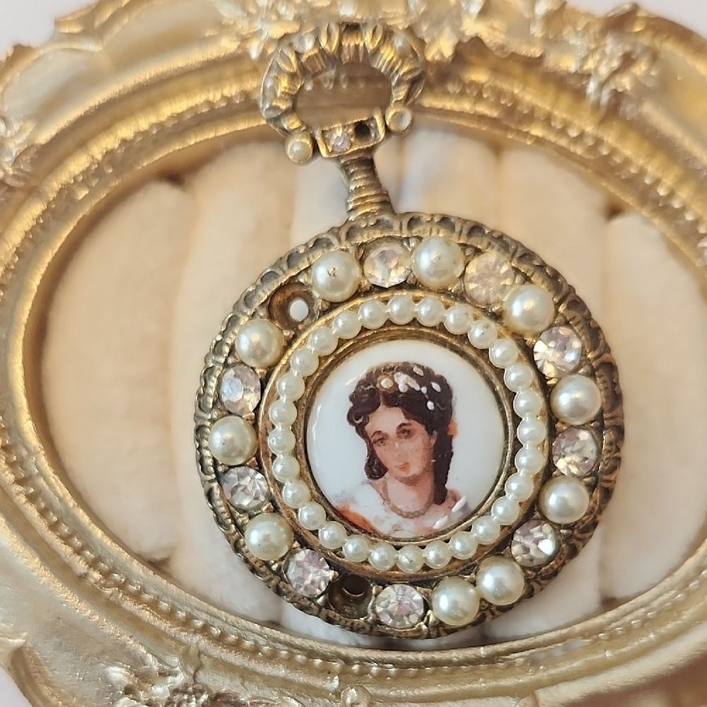 Vintage Victorian LIMOGES, FRANCE Porcelain CAMEO Brooch